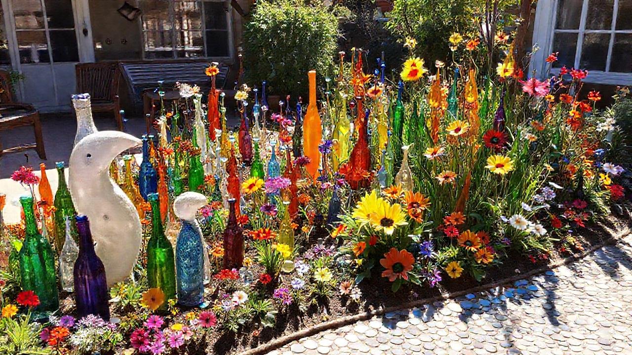 Un jardín de vidrio vibrante y creativo