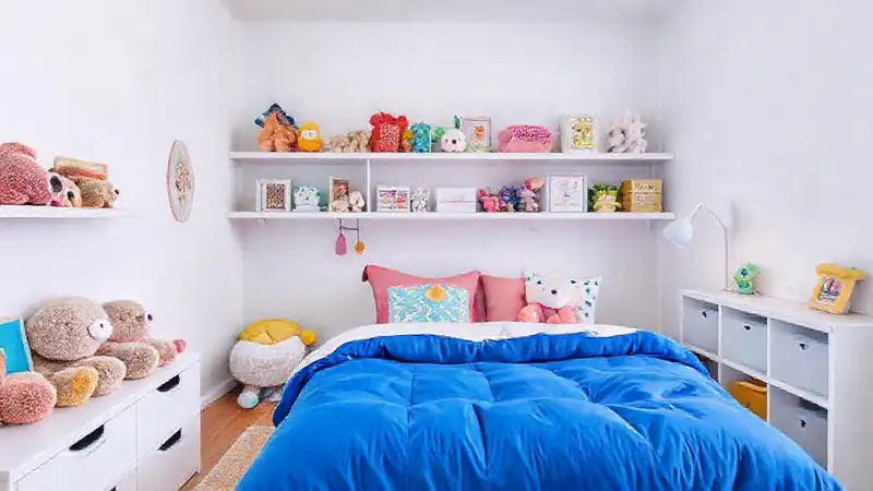 Un dormitorio acogedor y luminoso