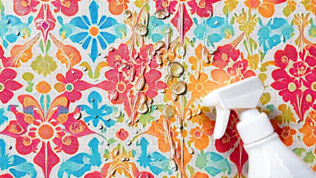 Papel pintado manchado necesita limpieza y guía