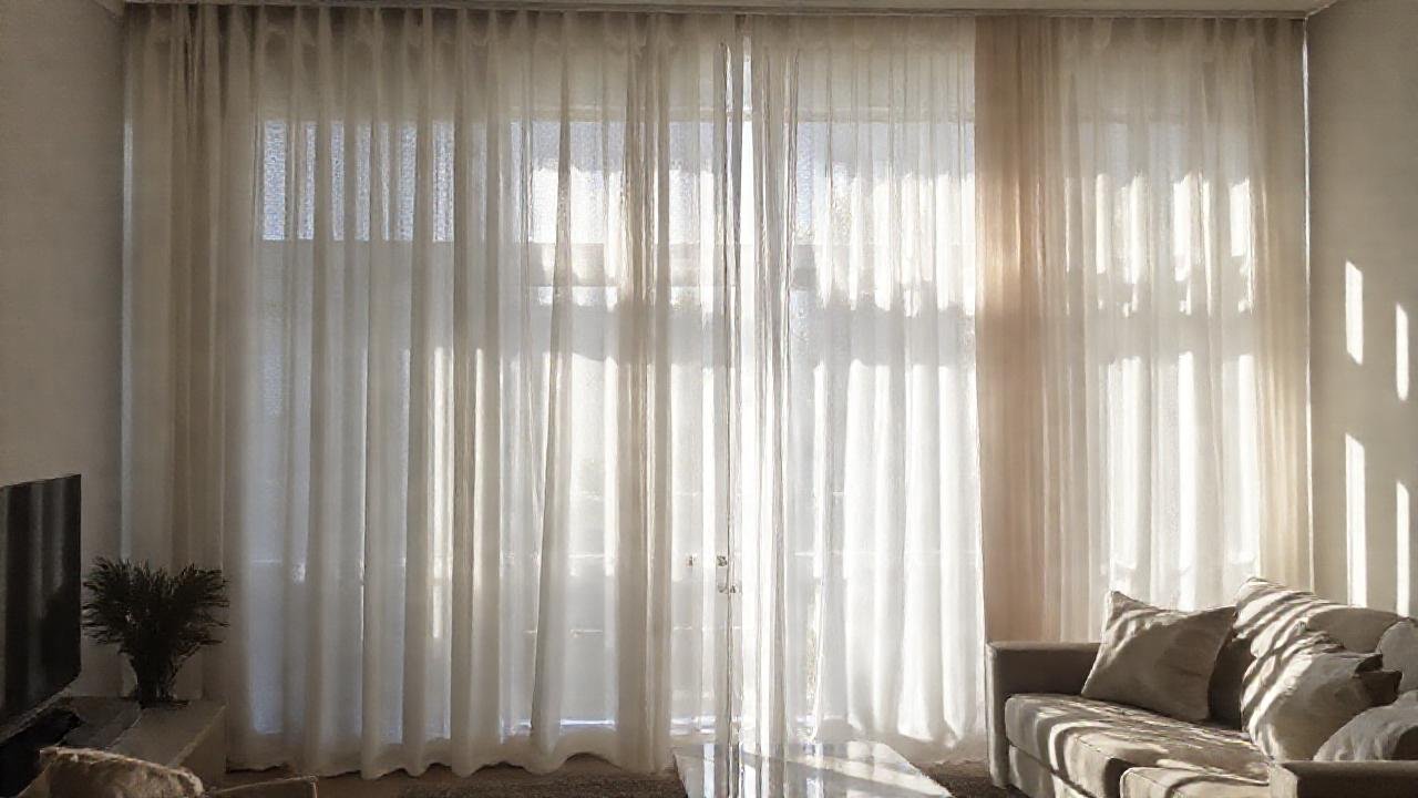 Un salón luminoso y acogedor